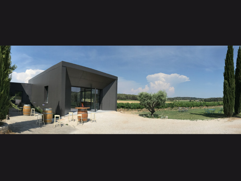 domaine fredavelle espace degustation vin route des vins accueil vente visite cave provence extérieur bâtiment architecte vignoble sortie dans les vignes